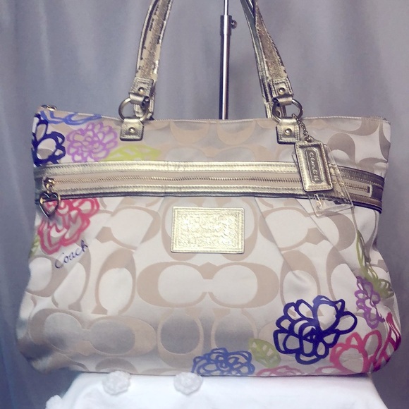 COACH Signature Daisy Appliqué Multicolor printed flower motif canvas tote. - Picture 6 of 15